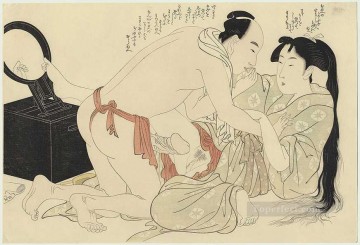 Desnudo Painting - Un hombre interrumpe a una mujer que se peina el largo cabello Kitagawa Utamaro Sexual